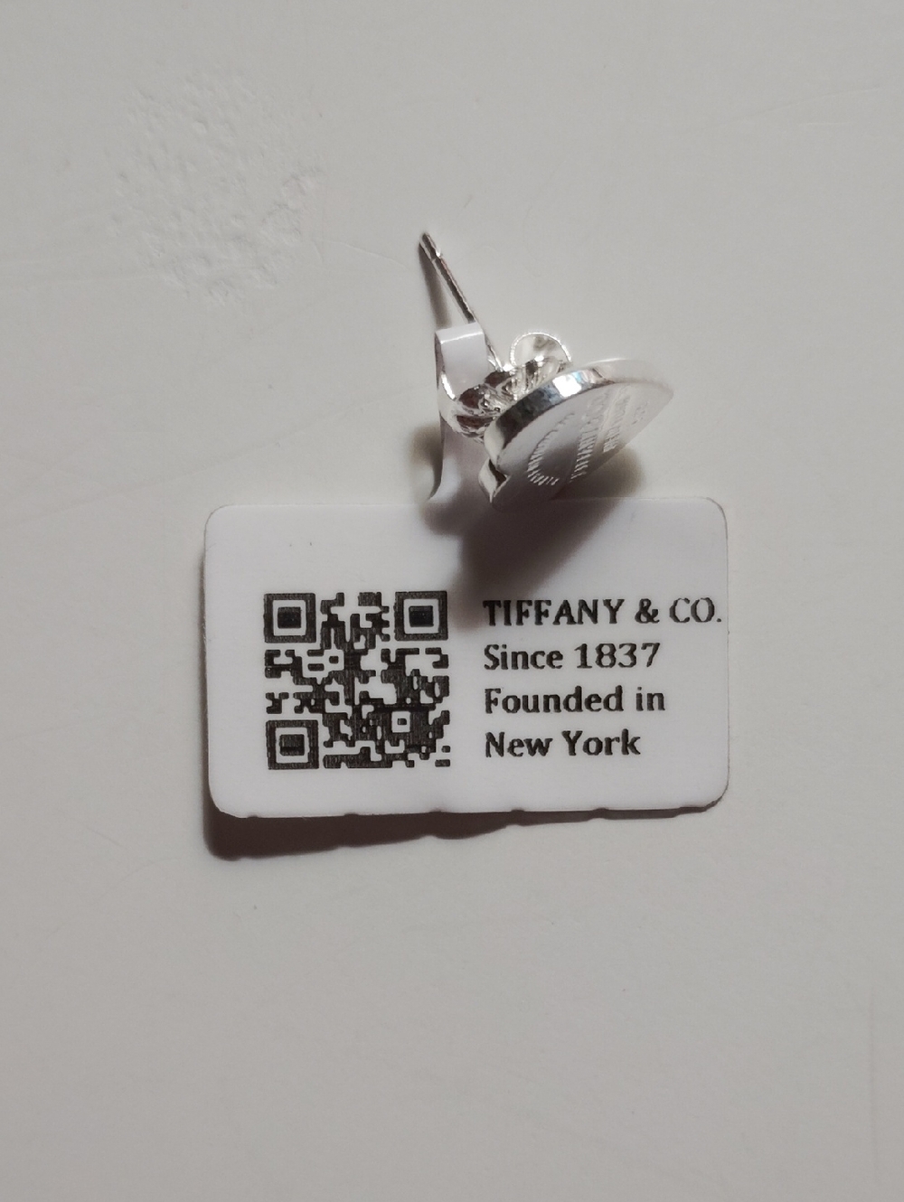 💎🤍🩵*Tiffany & Co.* Return to Tiffany Heart Tag Stud Earrings 925🩵🤍 - Picture 4 of 5